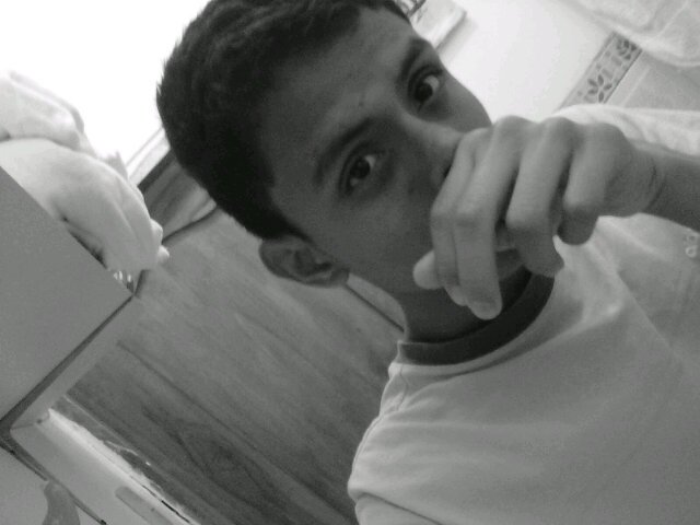 Hodis*-*Me' llamo Jorge 
Sere breve me siges, Te sigo asi' de simple3
Soy Bisexual fin3