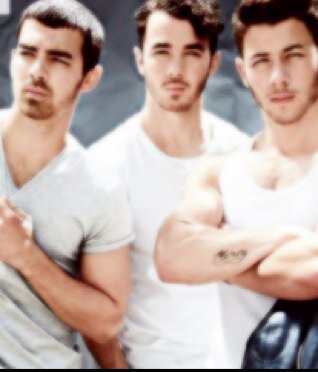 Free follow , can you please in return follow @whoredemetria :) thank you I love you guys