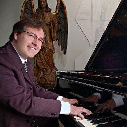 Pianista e compositor, corretor de imóveis autônomo, perito avaliador.