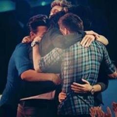 Hi ... im Believer & Directioner . i love Justin Bieber i Love 1D too .. Both of theme are my iDols .. Justin is my World and 1D are my Life . Pls Follow ....