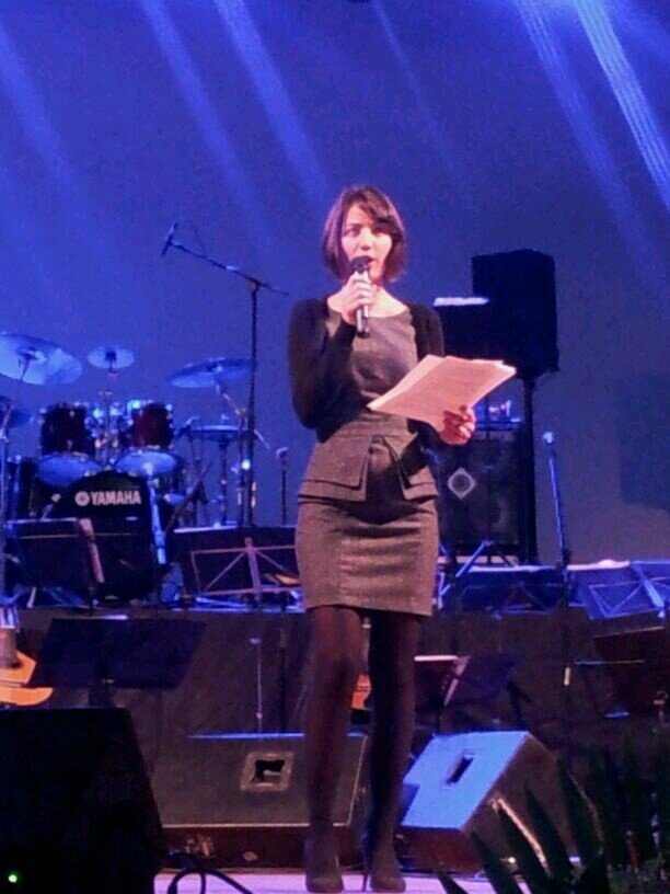 Licenciada en Periodismo y procurando ejercerlo como locutora de radio.