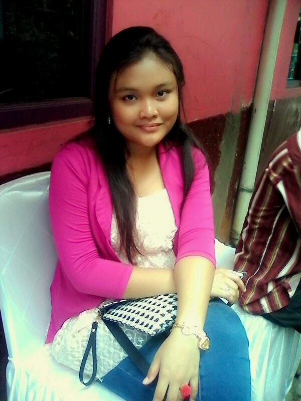 I love mom & dad & little sister & my love is kholid muhammad ♥{}