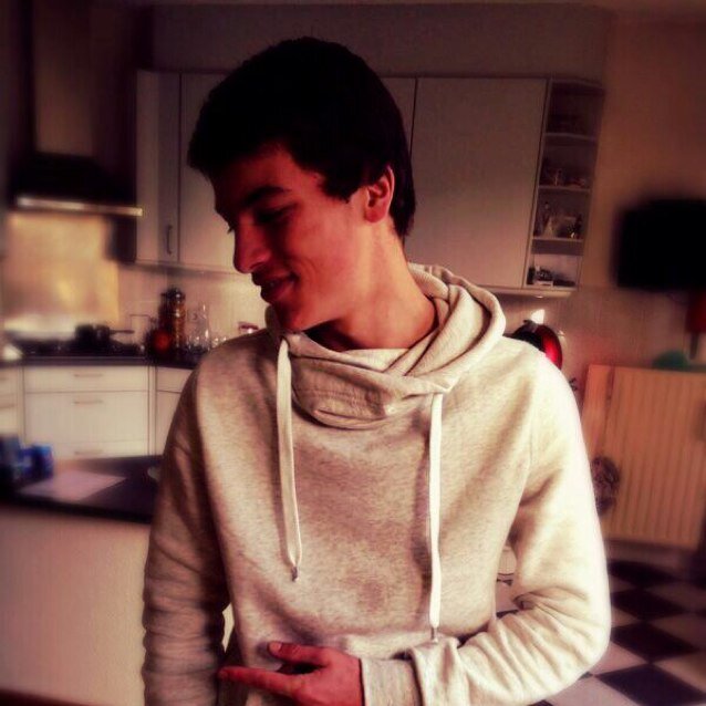 music is my life ♥// never lose hope // true tweeter ♥// friends & familie #1 // starbucks❤️//rap for life // never lose your soul♥