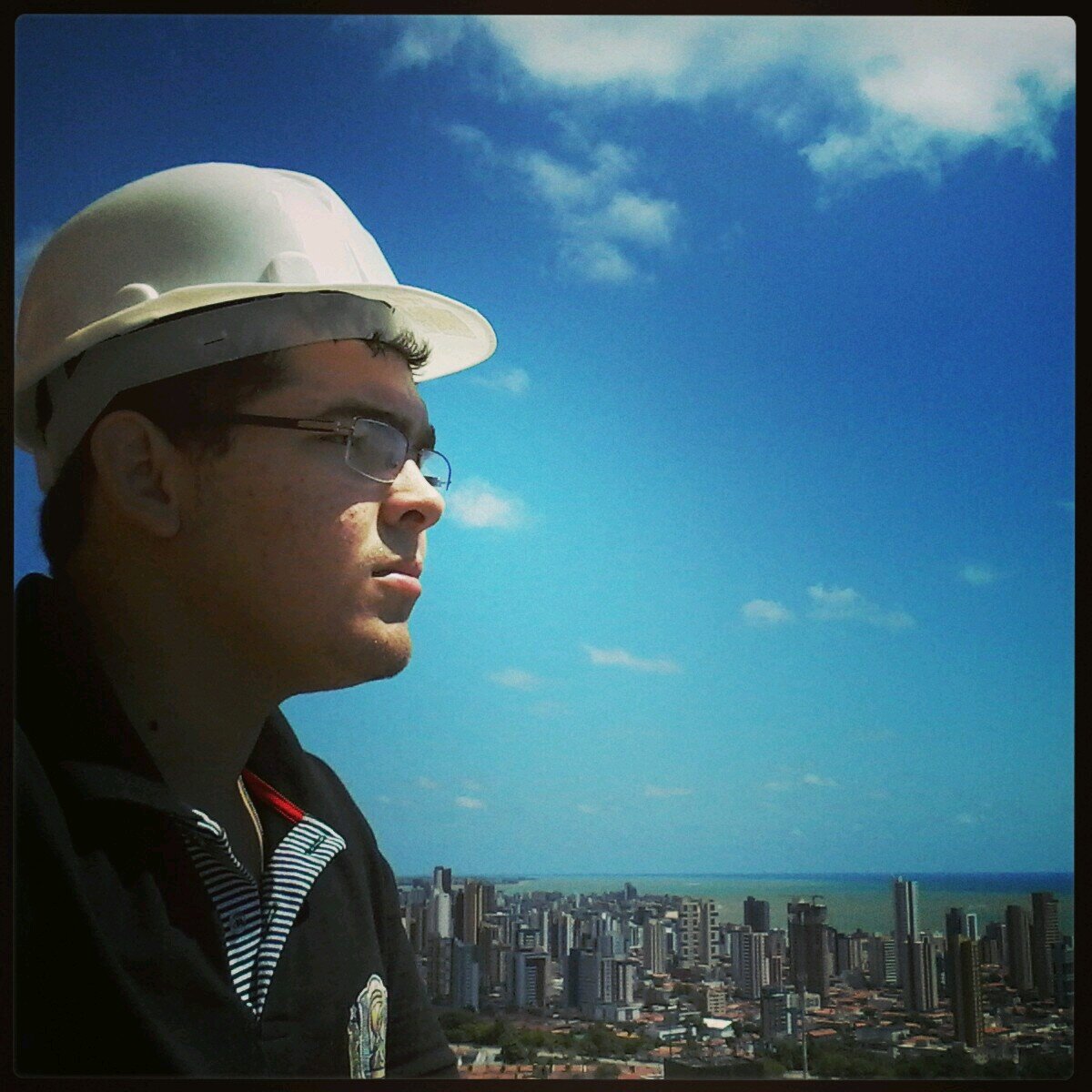 Estudante Engenharia Civil .. Integrante de uma Família Excepcional (Amo Muito Minha Família), e louco pelo Serviço Militar ...