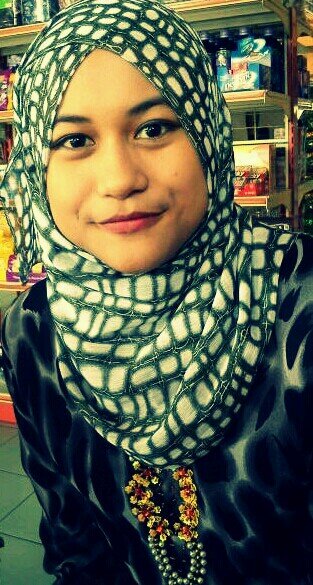Hi Hi Hi ! know as a Alya and im to simple to make a friends . follow me and i will hit you back !
