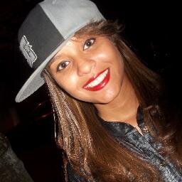 Um sorriso sincero pode curar vários problemas.Pode curar uma mágoa, alegrar um dia e até gerar outro sorriso