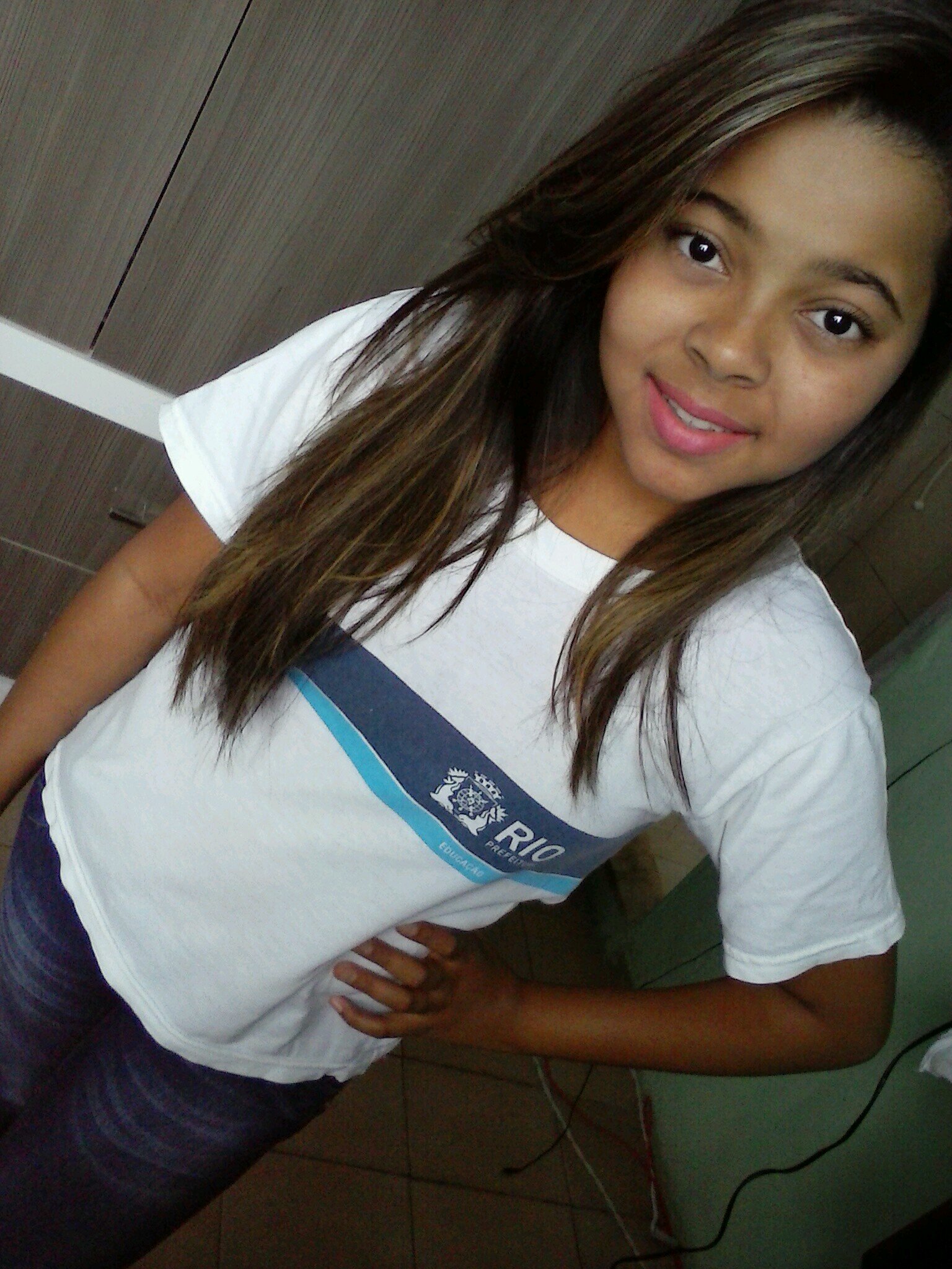 quem conhece um sorriso de verdade sabe que nem todo palhaço e feliz