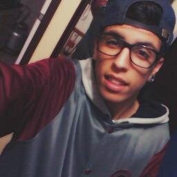 heey, só vim aqui pra dizer q eu amo o Nicolas, e q ele eh meu, então tirem o olho piranhas u.u jhsdgfjh mentira. s2 / @Morannguinho_ aqui u.u