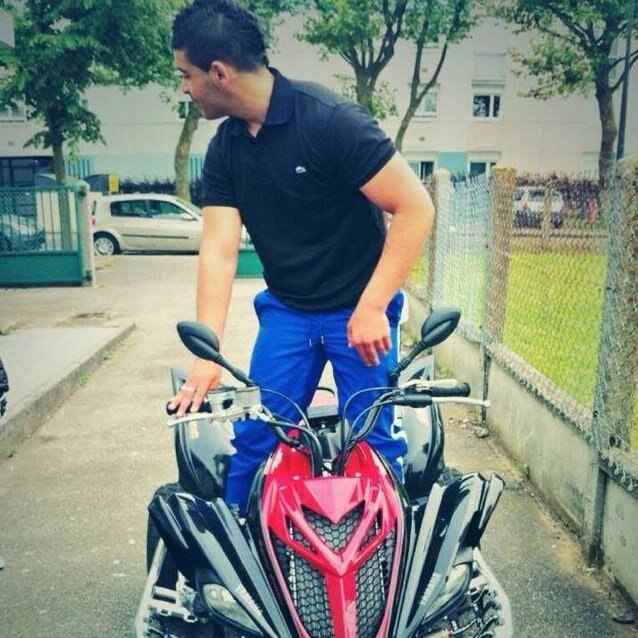 Je ne me présente pas , tu sais qui je suis j'ne plaisante pas , tu sais qui me suit..... #TeamKiK: Djazairi76 #BBM : 7b3fba09 #TeamAlgerie #TeamLaCrim