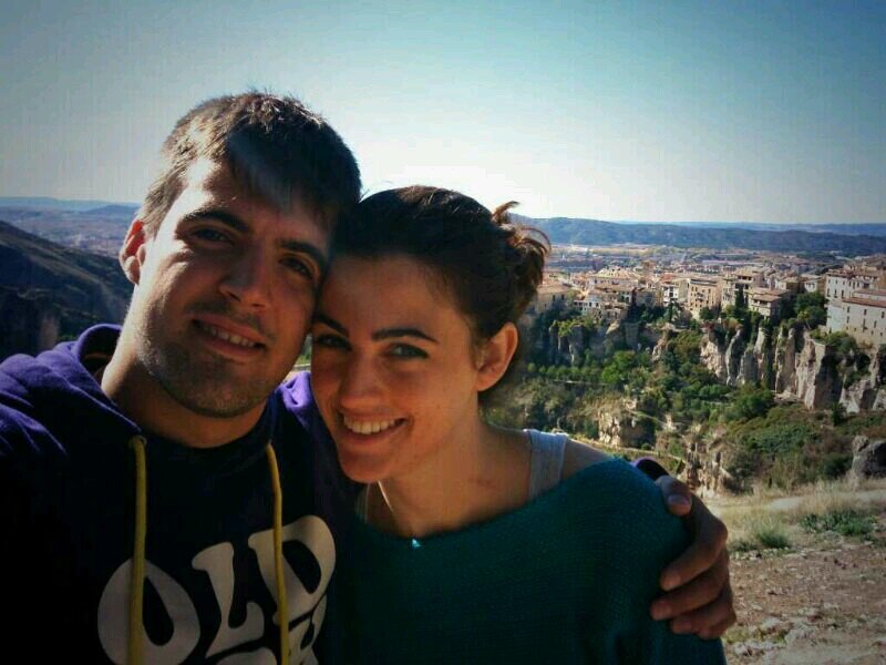 Estudiante de Bellas Artes en la UCLM, optimista, viendo el mundo de otra manera. 
Manteniendo siempre la sonrisa. A fin de cuentas, todo es un chiste.