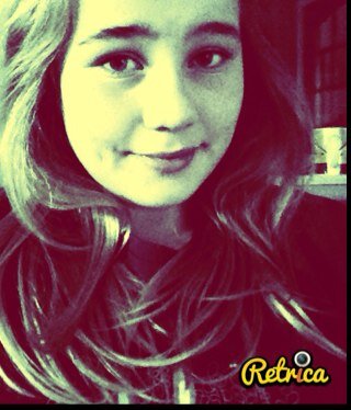Hi it's me !!! (The real one) i love : 1D butt most : harry styles  and my best friend and candy and euhm more candy ? Ly harry
