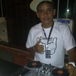Dj crossover - Dueño de The Latin Boy Discplay , RumberaStyle Radio online - El Nene de La Salsa