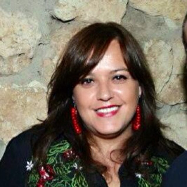 Aficionada a los toros, al folklore, al flamenco... A todo lo que define a España!!