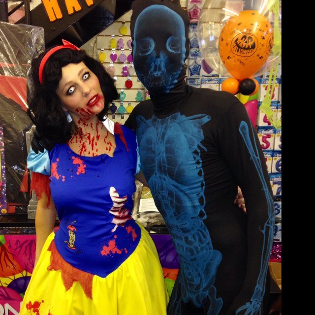 Party Cheer is a new Fancy Dress & Partyware shop in Farnham, Surrey. We also sell everything online!