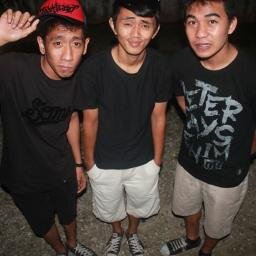 Punk pop (firman)Amuse 31,@WahyuKelana8 (gitaris-voc),oby(drum),@fsartup(bass-voc)  http://t.co/8rZAxXTjFX