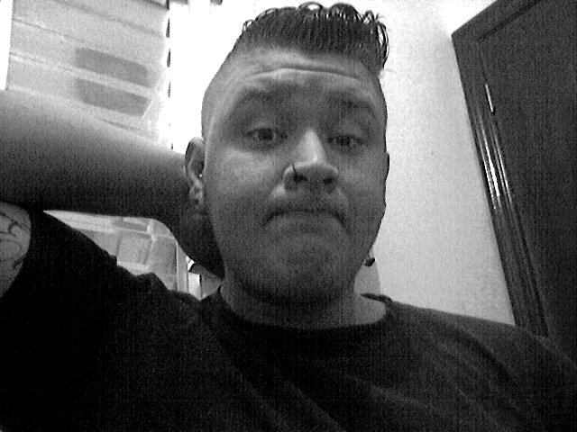 Hunter, traficante de rosquinhas, raparigo e feio.