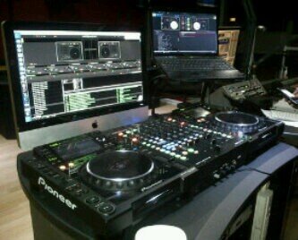 Dj /Promoter ........you can get me on my Bbm pin:790dbc86 or Watsapp:7508372