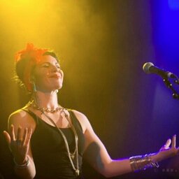 Vocalist-Collaborator-Educator.  Currently singing with @Ikestra and The Abstract Hip Hop Orchestra.  Music enquiries to: annauhuru@gmail.com