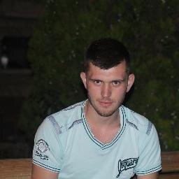 Biraz Şımarık Biraz Dik Kafalı Ama Herşeye Rağmen Gülmeye Çalışan Bir Türk Genci.... !! :))
