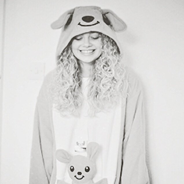 ElsieDuce's profile picture. 'To be happy, we must not be too concerned with others.' || Gryffindor || Younger sister to Alex and Daniel || Sixth year || Secretly loves performing.