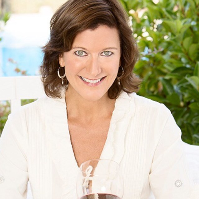 Spanish food, wine and travel expert; owner Casa Abril Tours, Global Bridges MKT; founder of #VitiViniVerde, Spanish wine brands #AlmadeVinos and #CasaAbrilVino