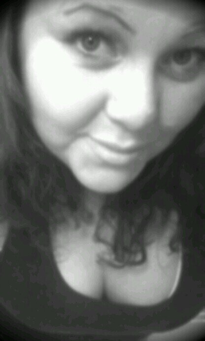 29yrs old.... Mixed MaMi ;•]…… Happily Married to my crazy ass dude ;°D....