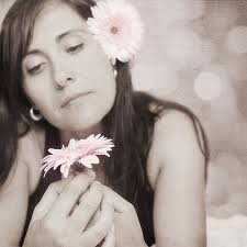 Es tan corto el amor y tan largo el olvido