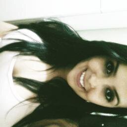 “Feliz ou não, a lei da vida é seguir em frente com a cabeça erguida.” 
― Renato Russo