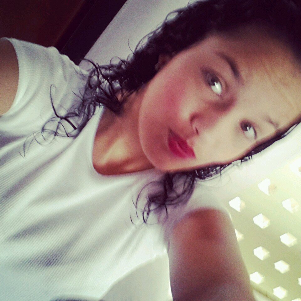 yamilethjparrar's profile picture. Las mtas e idals q ns muevn, c gneran a partir d la imaginacion.Pro no stan hchos d sustancias imaginarias.C forman cn la dura sustancia dl mundo d la exprienci