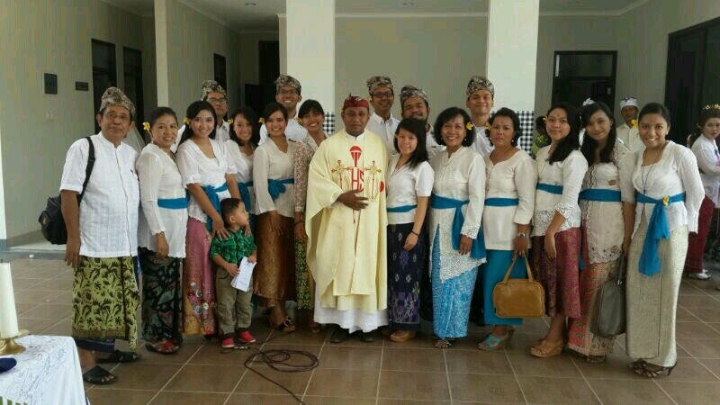 Wedding Choir & Entertainment. Contact: 0811-98-4051 (Citra)
0856-141-6200 (Kevin). 
Email: cairanachoir@gmail.com
Facebook: Cairana Choir