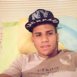 Sou presença no pagode , nao largo meu futebol haha