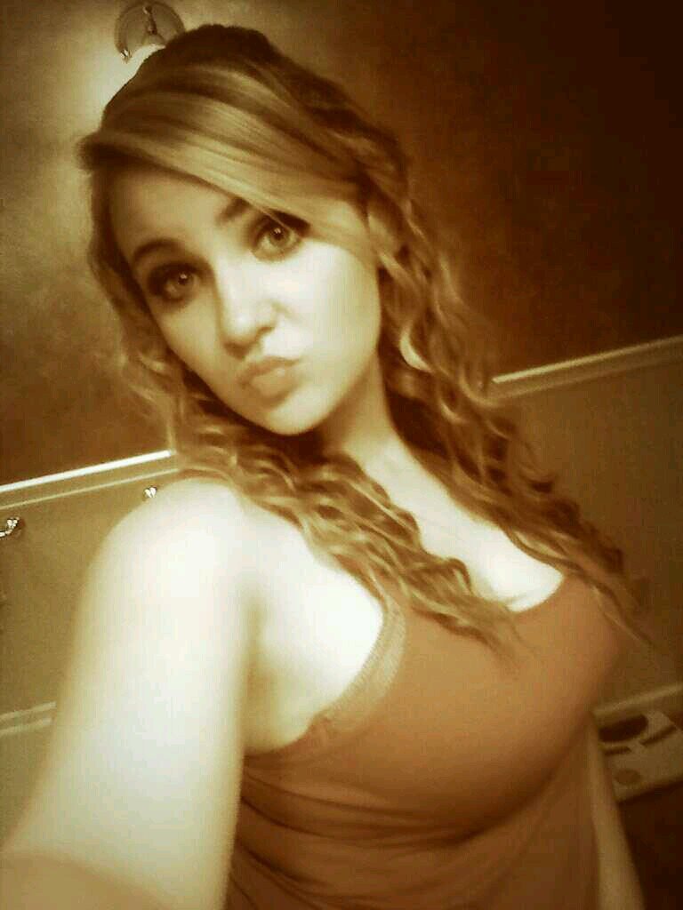 CharityLynn14's profile picture. Charity Lynn #senior #17