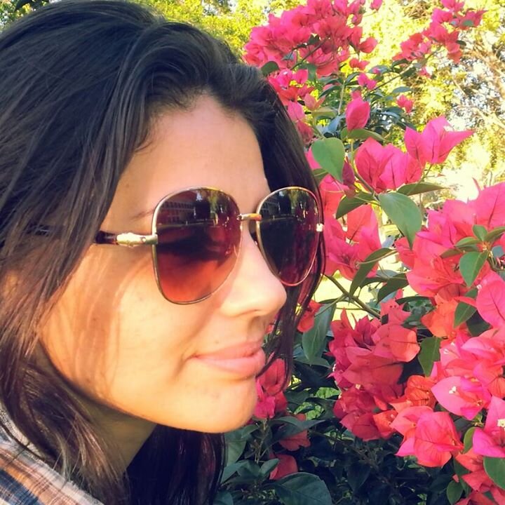 mulher, 34 anos, casada, 2 filhos lindos(os tesouros de minha vida), crista, sonhadora, criativa, sorridente, e com muitos planos...