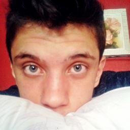 16 Anos ,  Bobo , Feio , Ciumento , Brincalhao , Chato , Gosto De Sai Com Amigos