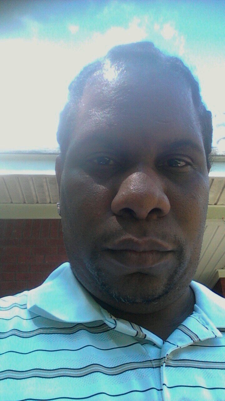 hello I fix cars and hook up carsteros I'm 56 Bo logs long brads hit me on facebook or email me ejj6969@gmail.com