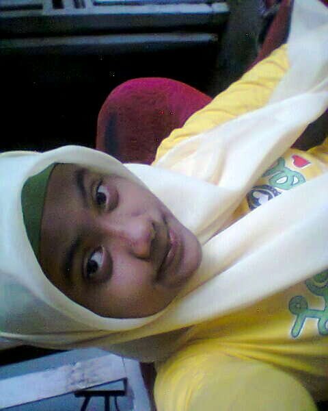 Risha tu cewek yang STRONG !!! Tidak mudah MENYERAH !!! Tetap semangat ..