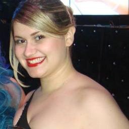 Capricorniana, gorda com mania de gordo, nanica,  happy and happy, Namorando ( e sim, agora eu sei o que é amor de verdade =D ), Estudante de fisioterapia :)
