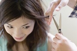 美容室あるあるネタを紹介します。
お客さん目線から美容師さん目線まで幅広く
フォローしてくれると嬉しいです。