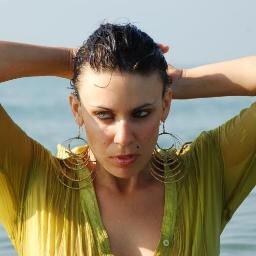 Cléopâtre..Mademoiselle! Styliste, portraitiste....Si vous souhaitez collaborer..contactez moi!