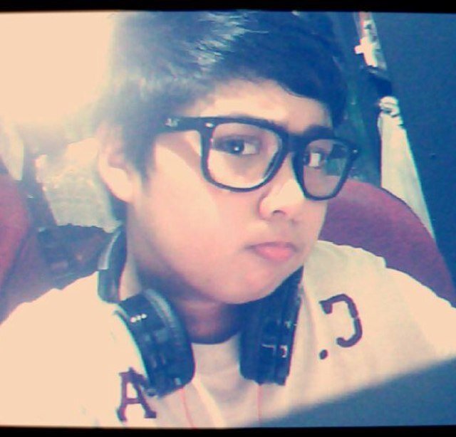 hi my name is justin luis my nick name is JL and you can follow my on facebook :http://t.co/bAXHbBSxI5 and you can follow me right now
