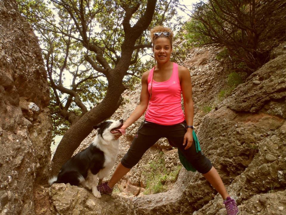 JulietteArrey's profile picture. Subidas, bajadas, parajes, parejas, valles, montañas, lagos, fríos, bosques, otoño, amaneceres, refugios...