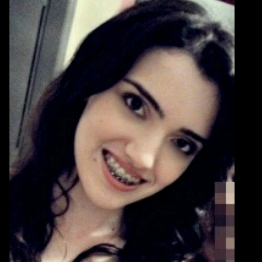 Você deve amar a pessoa que faz você feliz por estar vivo.