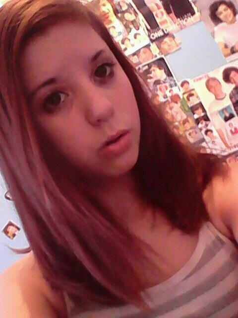 follow me ill follow u back i am in love with my boobear louis tomlinson and also my bf xx