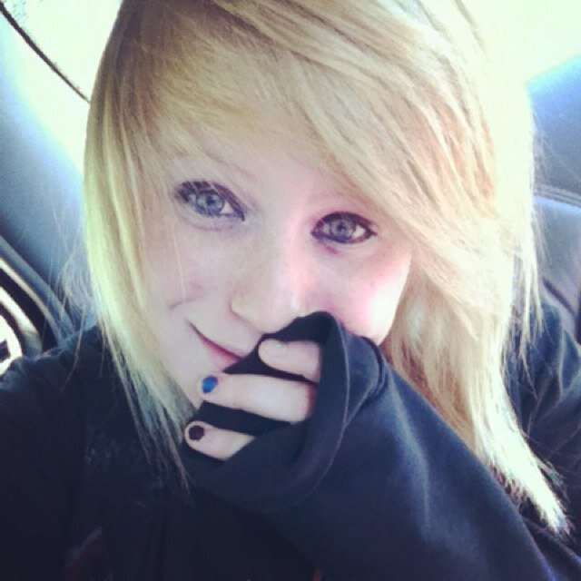 im very nice and very, very shy but i love to sing. Um i follow for a follow back lol and Black Veil Brides are my saviors!!!:) im 100% girl. I love music!! :)