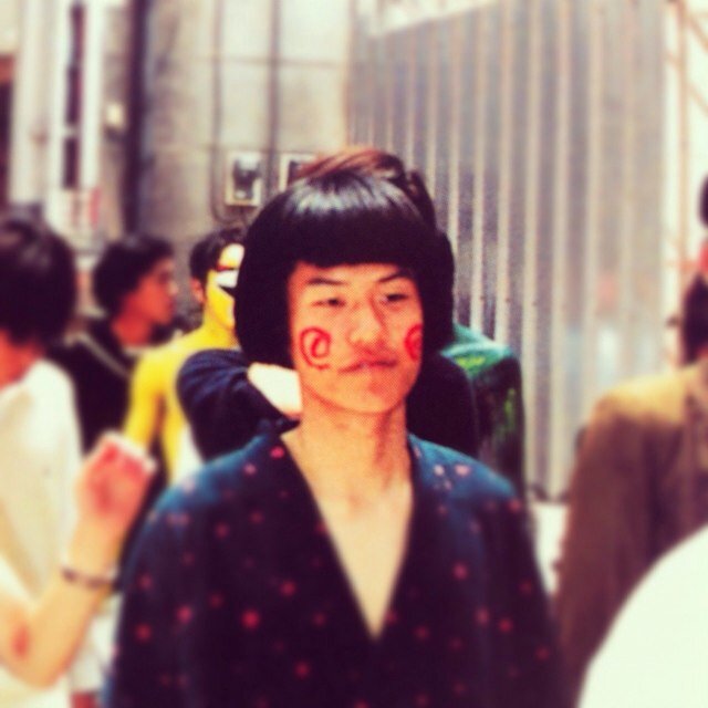 静岡を中心にバンド活動をしております。山本ラテ：ドラム・ボーカル。ノダフルタ：ボーカル。neo 義和団：ベース。ねじ まきぞう（教授）：キーボード。ファン・セバスティアン・バーチャット：ギター。
