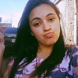 Quero te dizer que gosto muito de você , que pode contar pra sempre comigo ! E vamos fazer muitas festas ainda \o/ Te Adoro ! @ElisangelaTaata aqui ! *-*