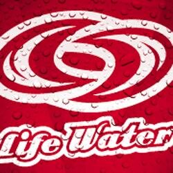Nascida em Santos, a Life Water tem como mantra ser uma empresa que propaga a cultura surf brasileira, seu estilo de vida e sua paixão pela comunhão com o mar.