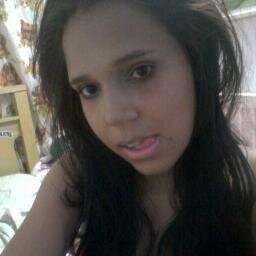 Tenho:21 anos Sou  Casada com Johnny e Tenho Duas Filhas Lindas: