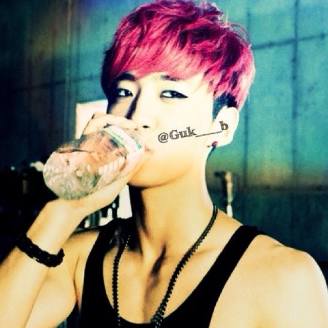 B.A.P-YongGuk(ro)bot

I need you...