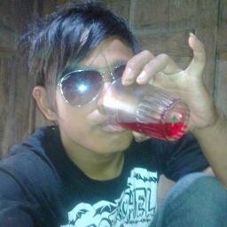 Pahlawan sejati adalah mereka yang tak pernah ingin disebut pahlawan,Mereka inginya disebut GANTENG....